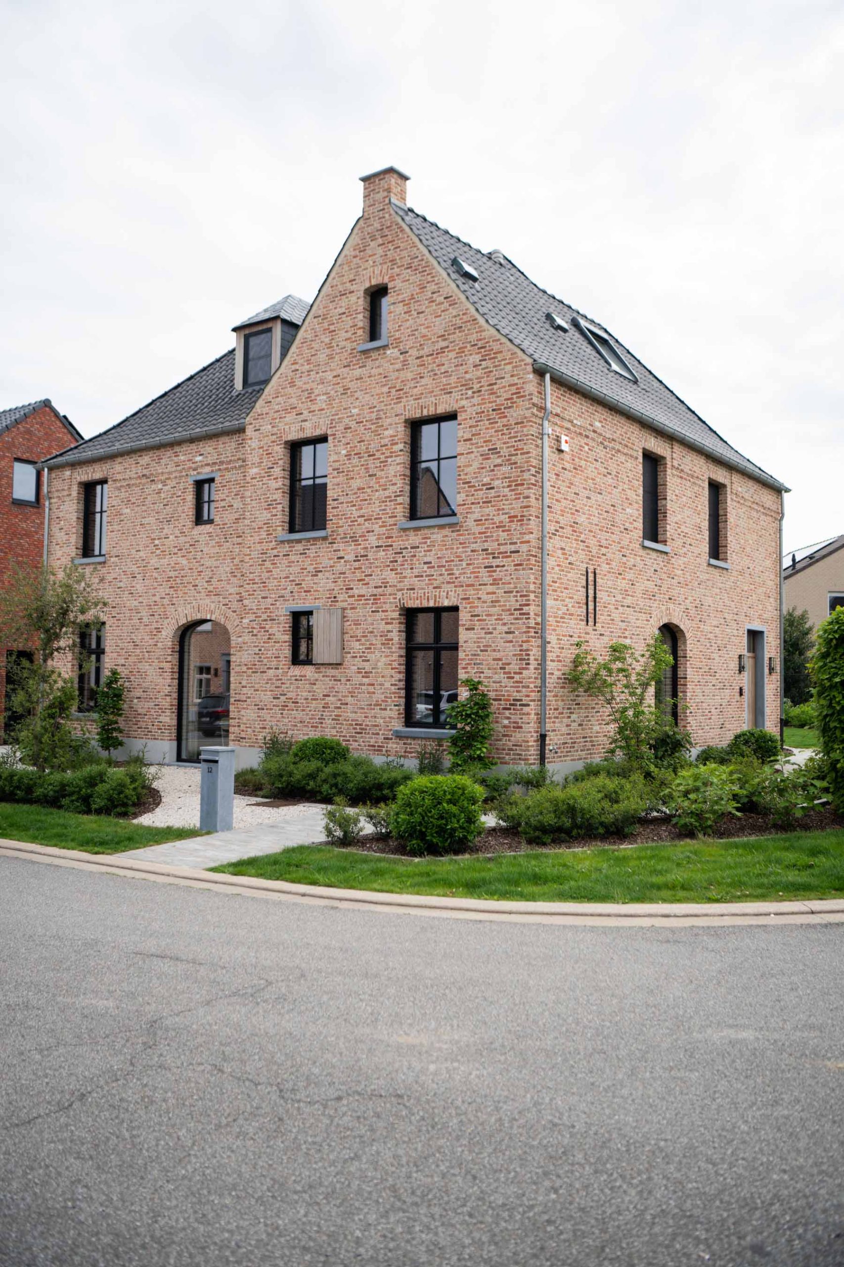 Dakwerken Bilzen — afgewerkte woning met nieuw dak
