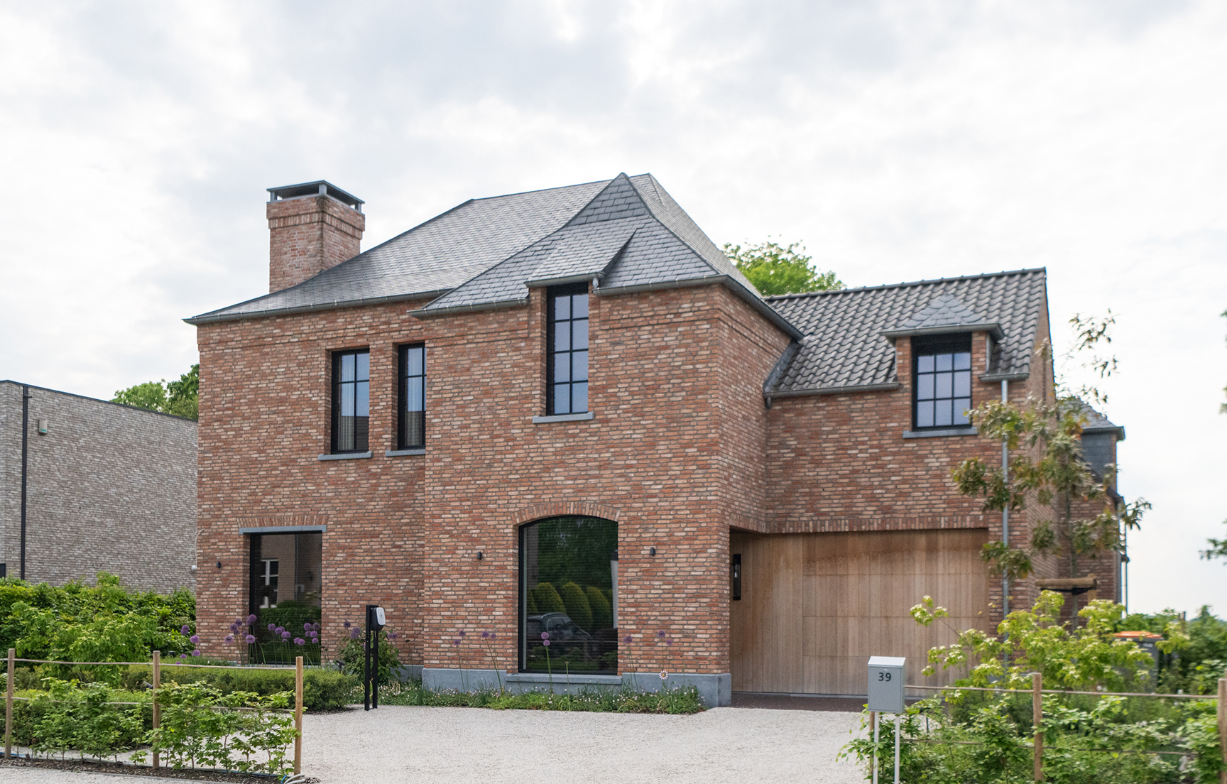 Villa met traditioneel leiendak — Novadak
